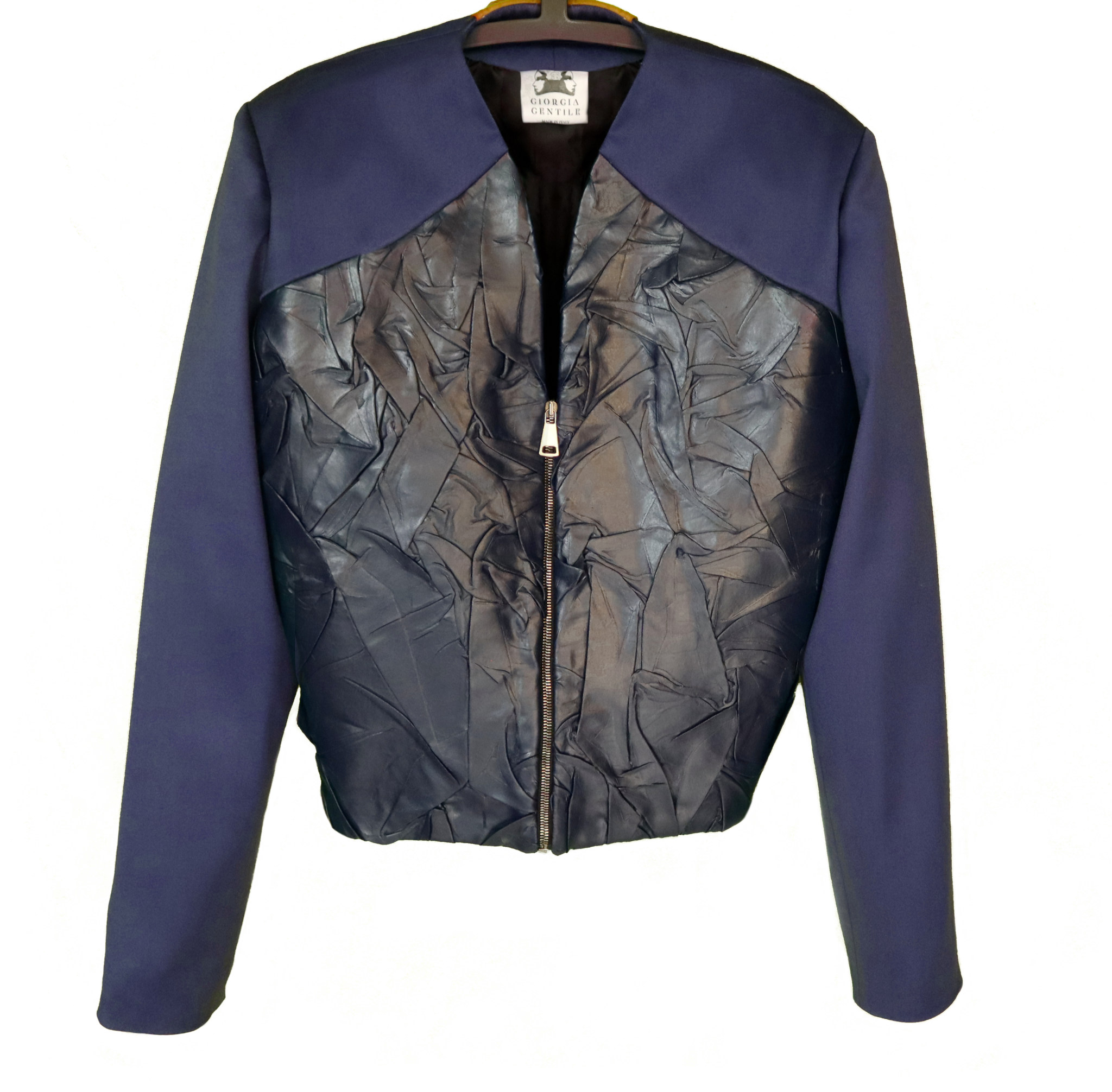 Out of the water is a jacket with Vegan Leather worked to simulate wet and wrinkled fabric texture.  100% pure wool Made in Italy   100% Vegan Leather  zip closure  Made in Italy  the model is 1,84cm and is wearing size 48 IT.